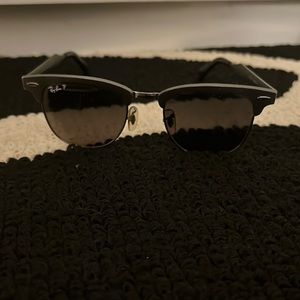 Black Ray-Bans